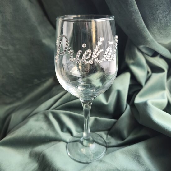 Vīna glāze ar kristāliem Priekā!